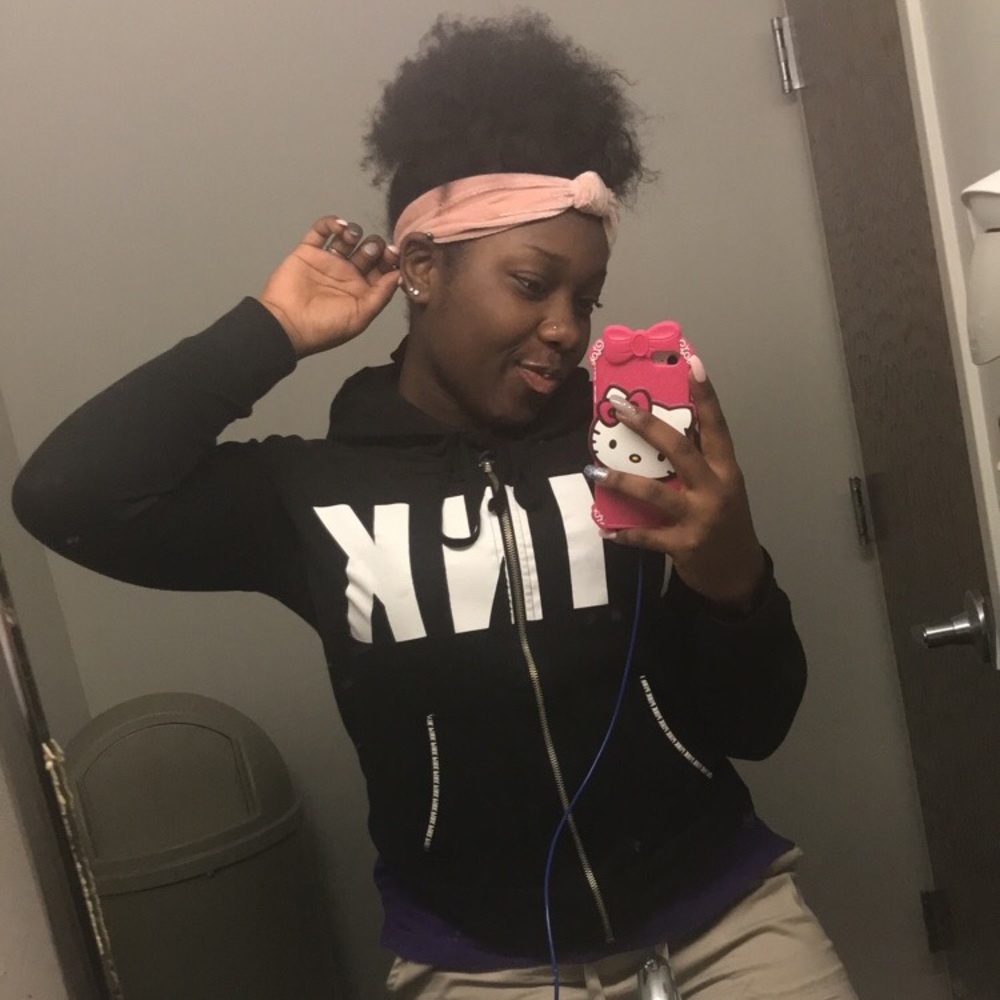 Meet your Posher, Jakira